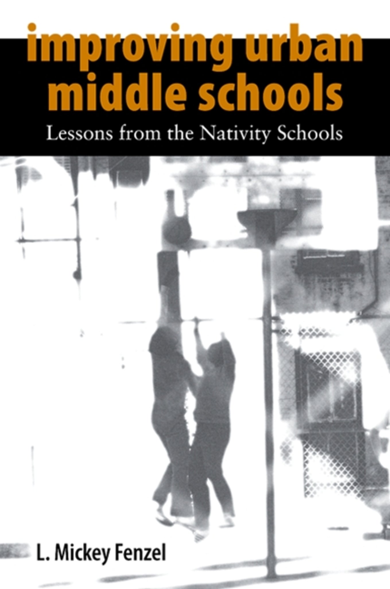Cover image for Improving Urban Middle Schools ISBN 9780791493496